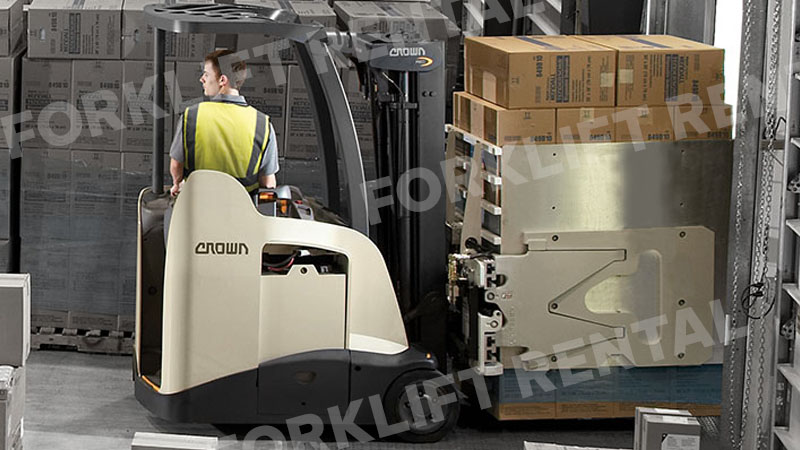 Thuê xe nâng Crown