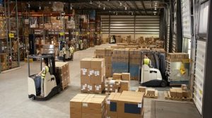 xe nang nganh logistic