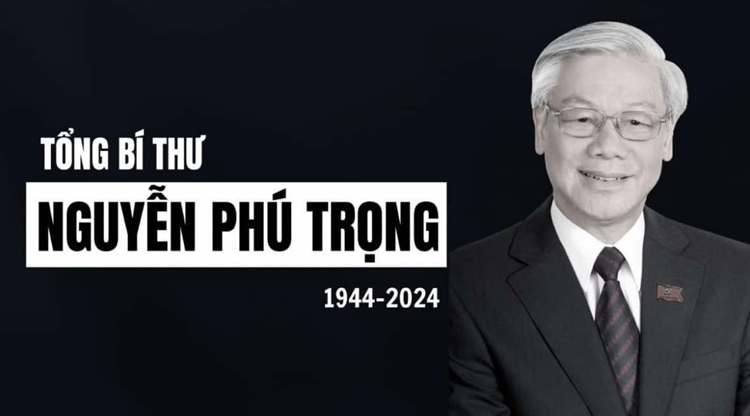 Sáng 25/7/2024, Tang lễ đồng chí Nguyễn Phú Trọng, Tổng Bí thư Ban Chấp hành Trung ương Đảng Cộng sản Việt Nam được tổ chức trọng thể theo nghi thức Quốc tang. Lễ viếng đồng chí Nguyễn Phú Trọng bắt đầu từ 7h00 ngày 25/7 đến 22 giờ và ngày mai 26/7, từ 7 giờ đến 13 giờ, được tổ chức đồng thời tại Nhà tang lễ Quốc gia số 5 Trần Thánh Tông, thành phố Hà Nội; Hội trường Thống Nhất, Thành phố Hồ Chí Minh và tại quê nhà xã Đông Hội, huyện Đông Anh, thành phố Hà Nội. Lễ viếng Tổng Bí Thư Nguyễn Phú Trọng. Nguồn: TTXVN Tang lễ đồng chí Nguyễn Phú Trọng, Tổng Bí thư Ban Chấp hành Trung ương Đảng Cộng sản Việt Nam được tổ chức theo nghi thức Quốc tang. Linh cữu đồng chí Nguyễn Phú Trọng được quàn tại Nhà tang lễ Quốc gia số 5 Trần Thánh Tông, thành phố Hà Nội. Lễ viếng đồng chí Nguyễn Phú Trọng được tổ chức tại Nhà tang lễ Quốc gia số 5 Trần Thánh Tông, thành phố Hà Nội, bắt đầu từ 7 giờ đến 22 giờ ngày 25 tháng 7 năm 2024 và từ 7 giờ đến 13 giờ ngày 26 tháng 7 năm 2024. Lễ truy điệu đồng chí Nguyễn Phú Trọng được tổ chức lúc 13 giờ ngày 26 tháng 7 tại Nhà tang lễ Quốc gia số 5 Trần Thánh Tông, thành phố Hà Nội. Lễ an táng lúc 15 giờ cùng ngày tại Nghĩa trang Mai Dịch, thành phố Hà Nội. Lễ viếng, Lễ truy điệu đồng chí Nguyễn Phú Trọng được tổ chức cùng thời gian trên tại Hội trường Thống Nhất, Thành phố Hồ Chí Minh và tại quê nhà xã Đông Hội, huyện Đông Anh, thành phố Hà Nội. Chủ tịch Quốc hội Trần Thanh Mẫn ghi sổ tang Chủ tịch Quốc hội Trần Thanh Mẫn ghi sổ tang. Ảnh: TTXVN Trong niềm xúc động, Ủy viên Bộ Chính trị, Chủ tịch Quốc hội Trần Thanh Mẫn viết: “Vô cùng tiếc thương đồng chí Tổng Bí thư Nguyễn Phú Trọng - Nhà lãnh đạo xuất sắc, có uy tín lớn của Đảng, Nhà nước và nhân dân ta; Người cộng sản kiên trung, mẫu mực, trọn đời vì Đảng, vì nước, vì dân. Đồng chí đã dành thời gian, công sức, trí tuệ đối với vấn đề đổi mới tổ chức, nâng cao hiệu quả hoạt động của Quốc hội; có định hướng quan trọng để đáp ứng tốt nhất yêu cầu, nhiệm vụ chính trị của đất nước và kỳ vọng, tin tưởng của cử tri, nhân dân cả nước. Đồng chí mất đi là tổn thất to lớn đối với Đảng, Nhà nước và nhân dân ta, để lại niềm tiếc thương vô hạn đối với đồng chí, đồng bào, gia quyến và bạn bè quốc tế. Xin kính cẩn nghiêng mình trước anh linh đồng chí; nguyện tiếp tục đi theo con đường cách mạng mà Đảng, Bác Hồ, các thế hệ đi trước và đồng chí đã lựa chọn. Trước nỗi đau thương mất mát vô cùng to lớn này, xin gửi đến gia quyến lời chia buồn sâu sắc nhất. Xin vĩnh biệt đồng chí Tổng Bí thư Nguyễn Phú Trọng kính mến!” Chủ tịch nước Tô Lâm: Tổng bí thư Nguyễn Phú Trọng 'mãi lưu danh lịch sử' Chủ tịch nước Tô Lâm đặt tay lên linh cữu phủ Quốc kỳ, tiễn biệt Tổng bí thư Nguyễn Phú Trọng. Ảnh: TTXVN Ghi sổ tang, Chủ tịch nước Tô Lâm bày tỏ: "Vô cùng thương tiếc đồng chí Tổng Bí thư Nguyễn Phú Trọng - Người con yêu quý của dân tộc Việt Nam, Nhà lãnh đạo đặc biệt xuất sắc, người đảng viên cộng sản kiên trung, một tấm gương sáng ngời không ngừng học tập, làm theo tư tưởng, đạo đức, phong cách Hồ Chí Minh, có uy tín lớn của Đảng, Nhà nước và nhân dân ta, người bạn lớn của nhân dân thế giới; người đã dành trọn cuộc đời, tận tâm, tận lực, tận hiến cho đất nước, cho Đảng, cho Nhân dân; có nhiều công lao và cống hiến to lớn cho sự nghiệp cách mạng của Đảng và dân tộc, cho phong trào cộng sản quốc tế và duy trì hòa bình, ổn định, phát triển trong khu vực và trên thế giới". Chủ tịch nước viết trong sổ tang. Ảnh: TTXVN tiec thuong tong bi thu